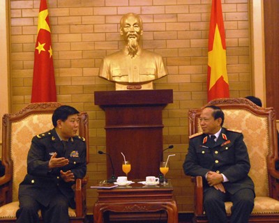 Trung tướng Nguyễn Tuấn Dũng và Thiếu tướng Lưu Đỉnh Tân.